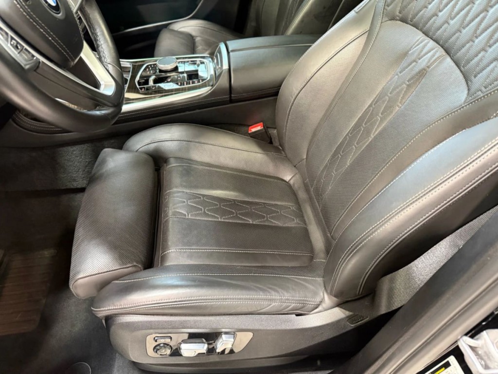 2023 BMW X7 Image 24