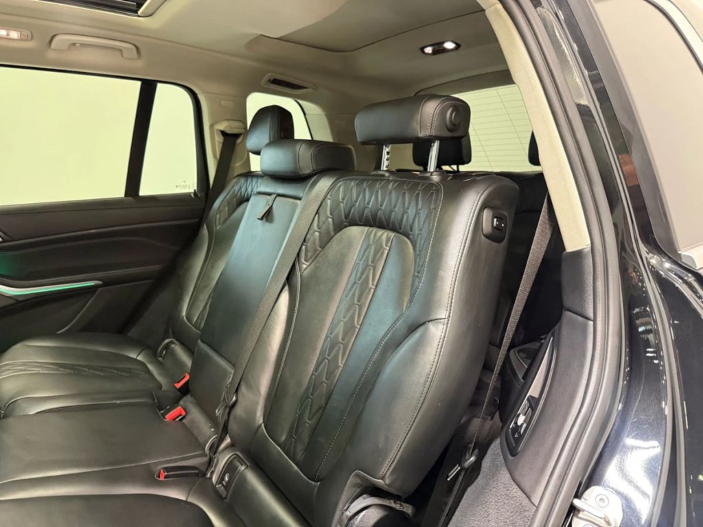 2023 BMW X7 Image 25
