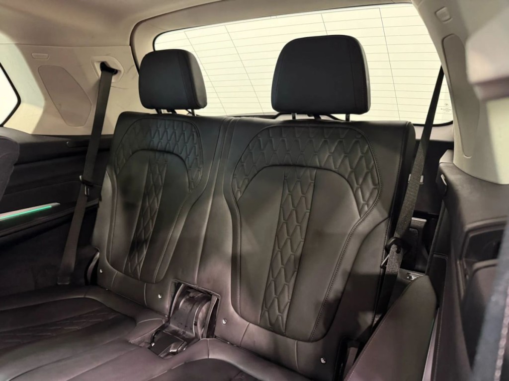 2023 BMW X7 Image 27