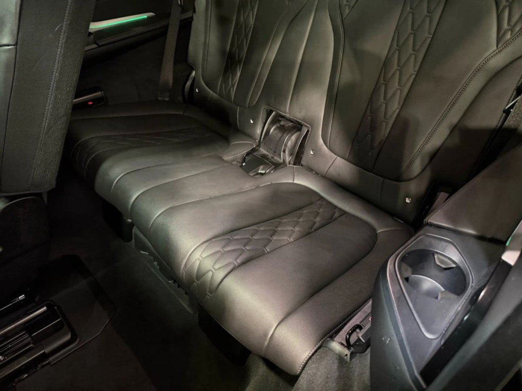 2023 BMW X7 Image 28