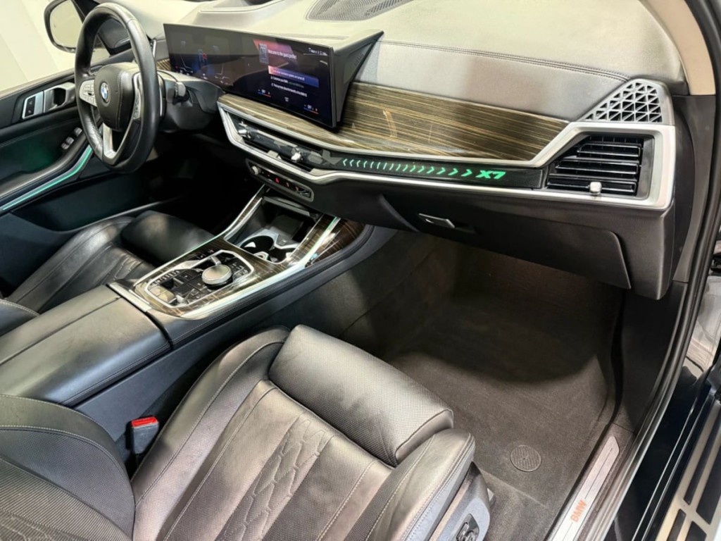 2023 BMW X7 Image 29