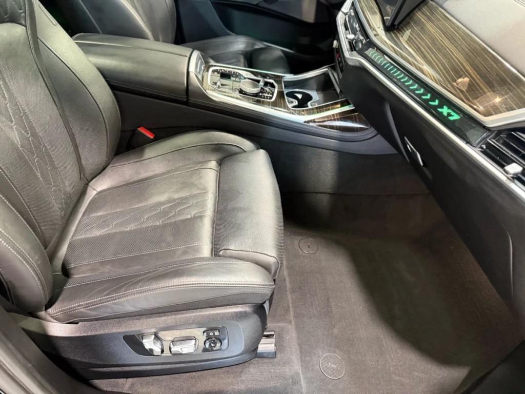 2023 BMW X7 Image 31