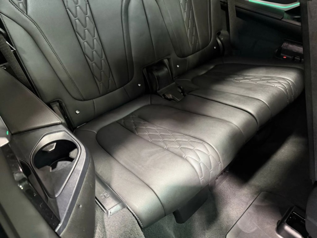 2023 BMW X7 Image 36