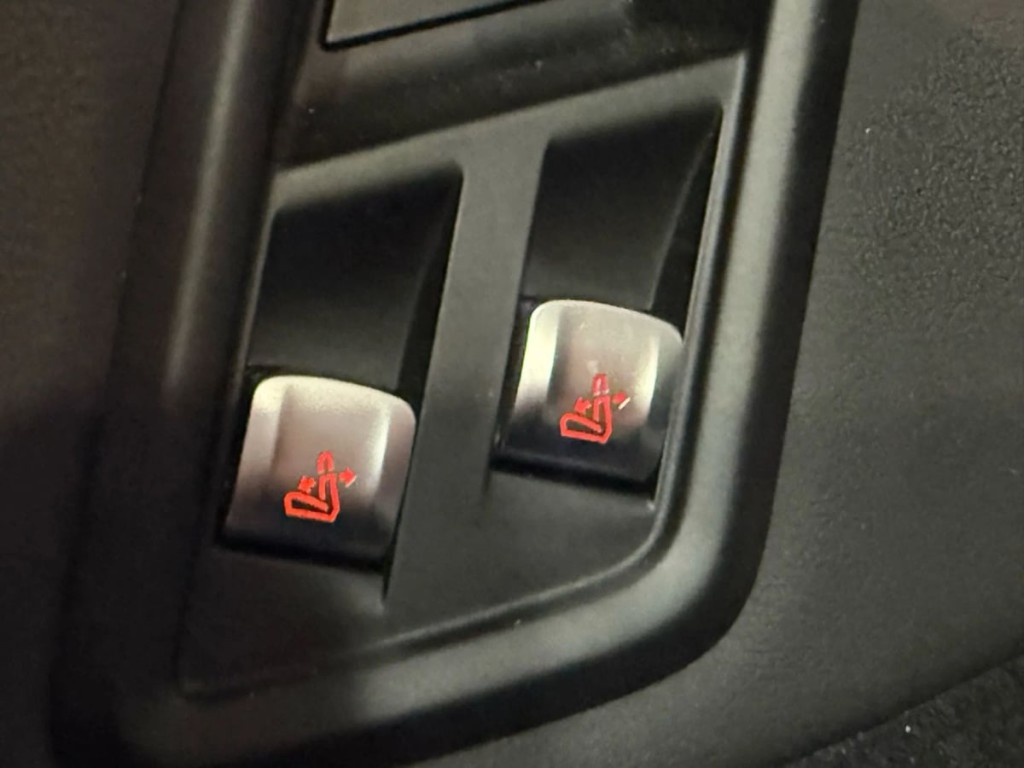 2023 BMW X7 Image 38