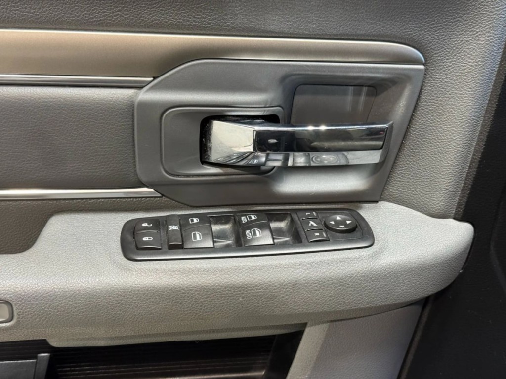 2017 RAM 1500 Image 12