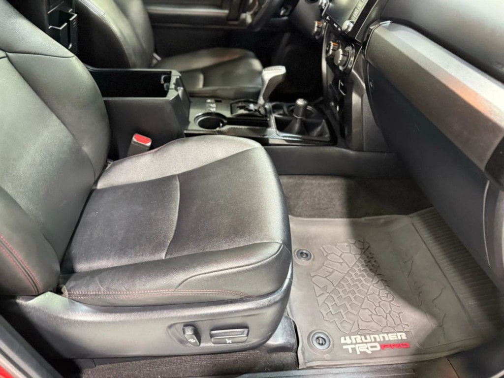 2020 Toyota 4Runner Image 32