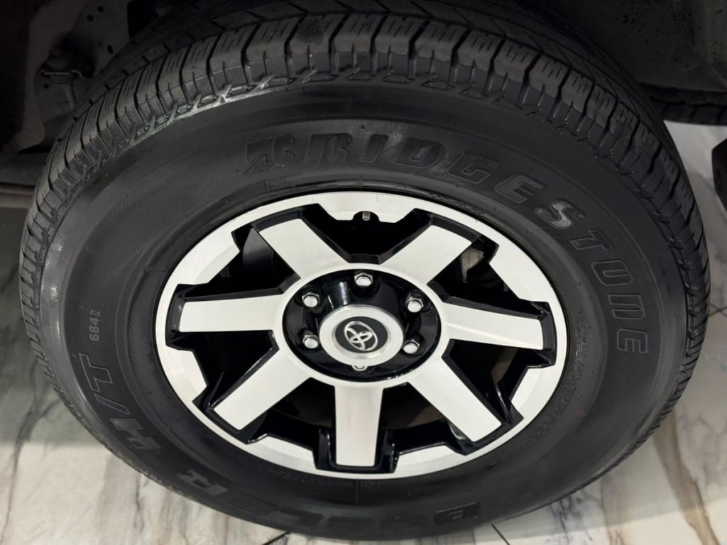 2020 Toyota 4Runner Image 38