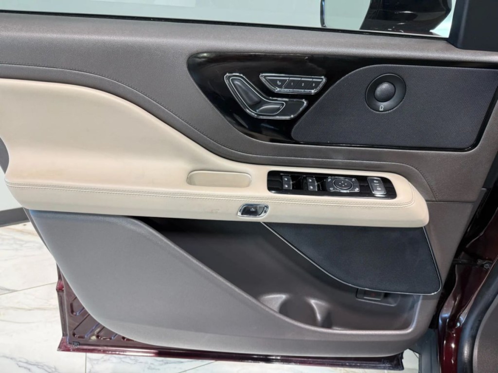 2022 Lincoln Aviator Image 12