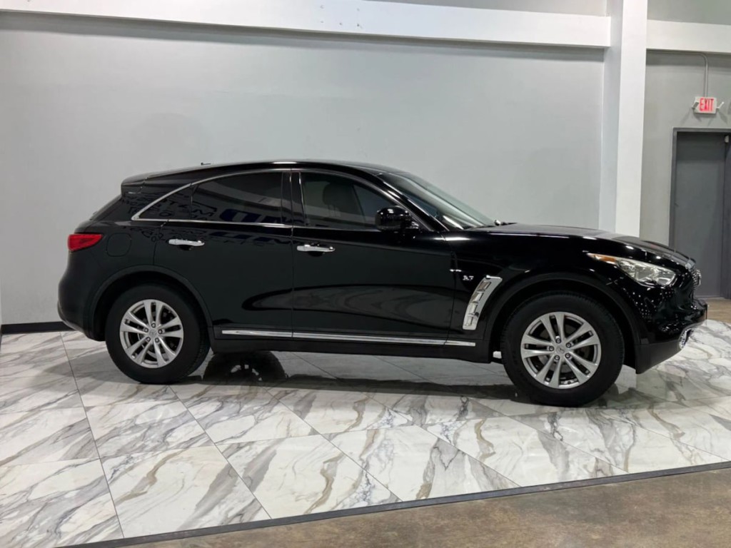 2017 INFINITI QX70 Image 5