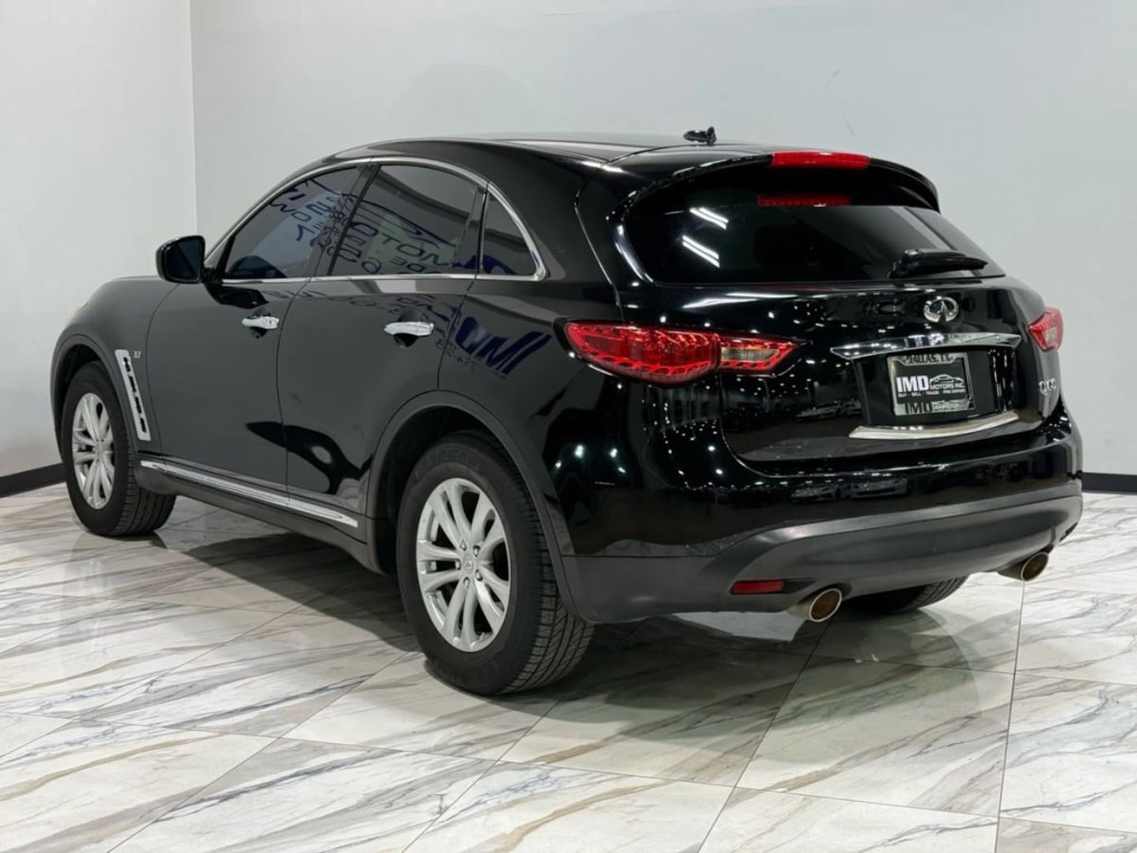 2017 INFINITI QX70 Image 8