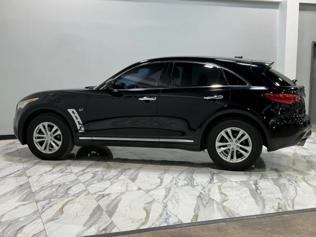2017 INFINITI QX70 Image 9