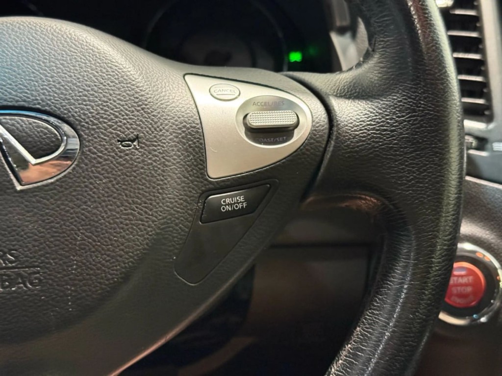 2017 INFINITI QX70 Image 13