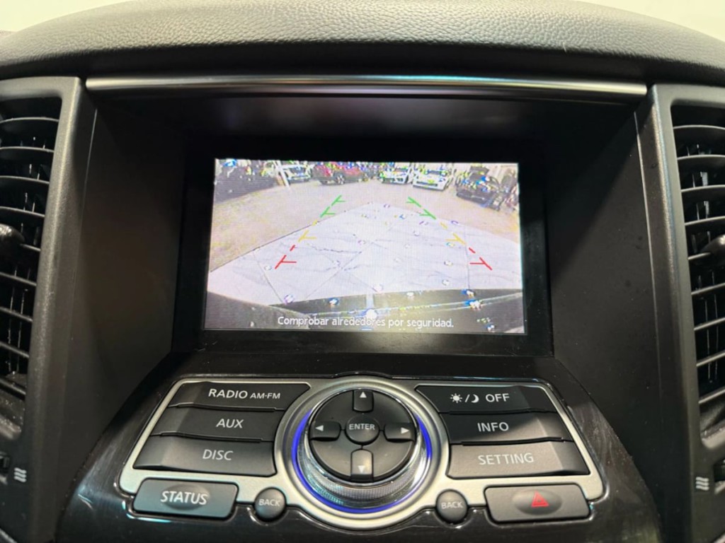 2017 INFINITI QX70 Image 16