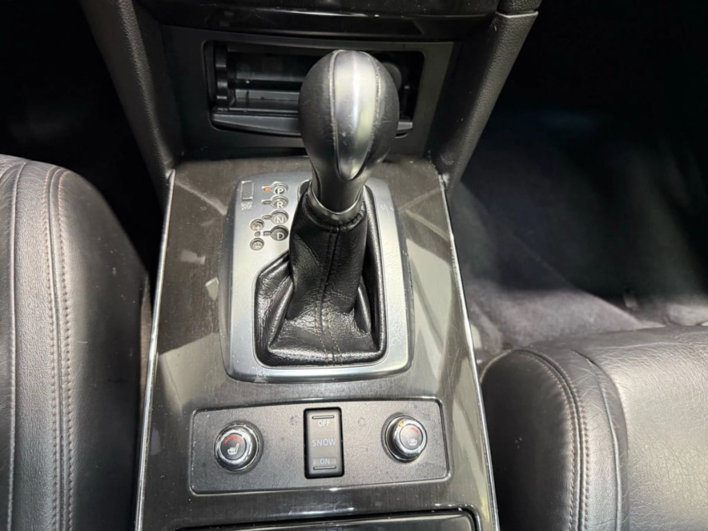 2017 INFINITI QX70 Image 17