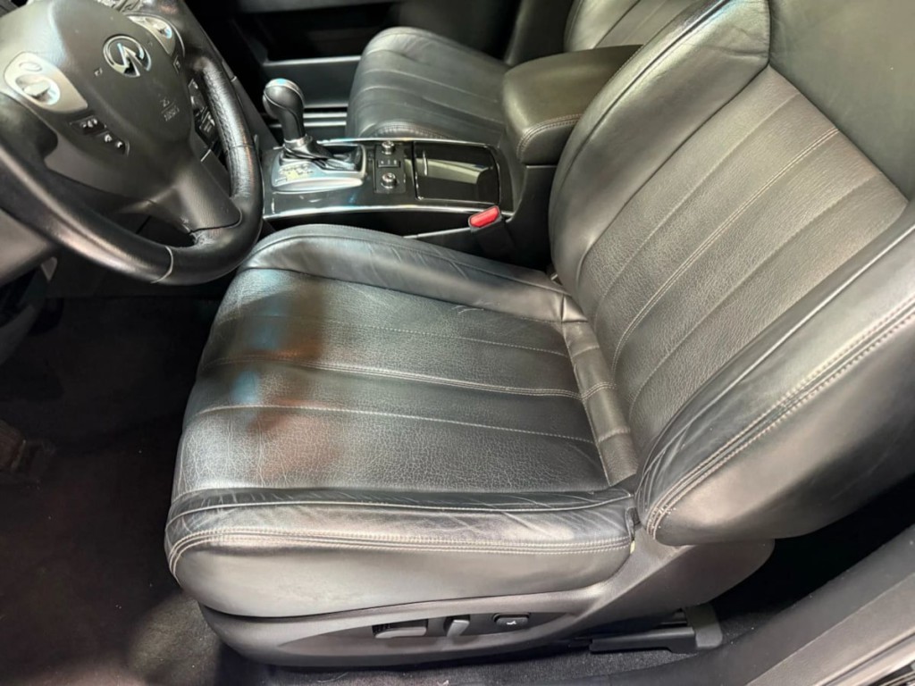 2017 INFINITI QX70 Image 19