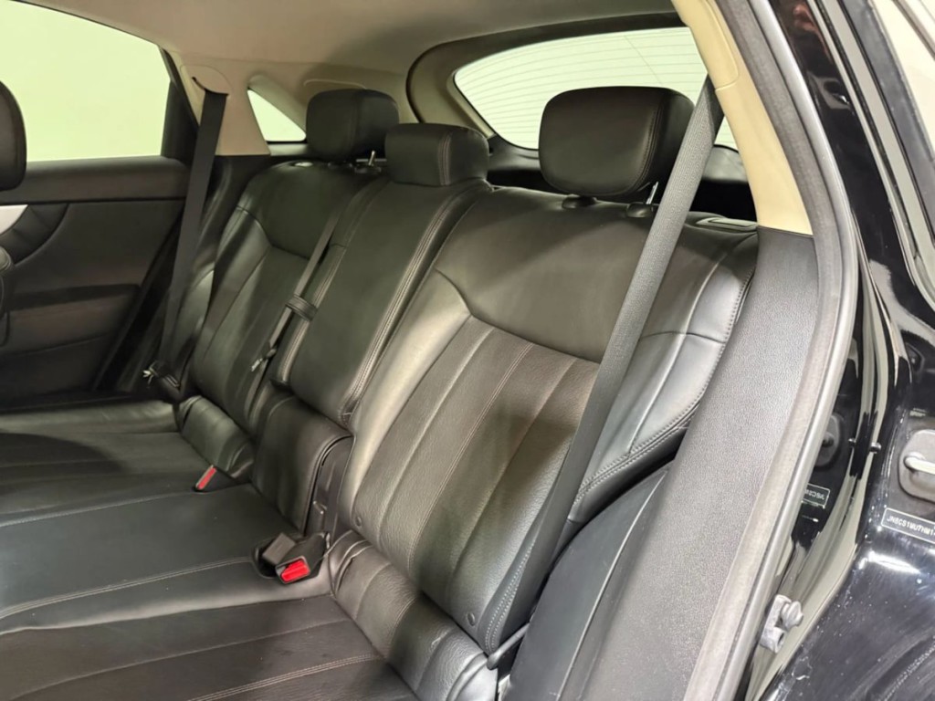 2017 INFINITI QX70 Image 20