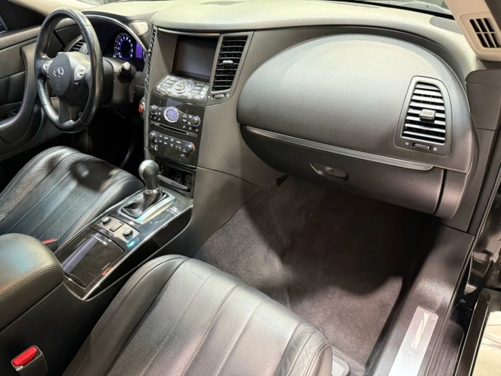 2017 INFINITI QX70 Image 22