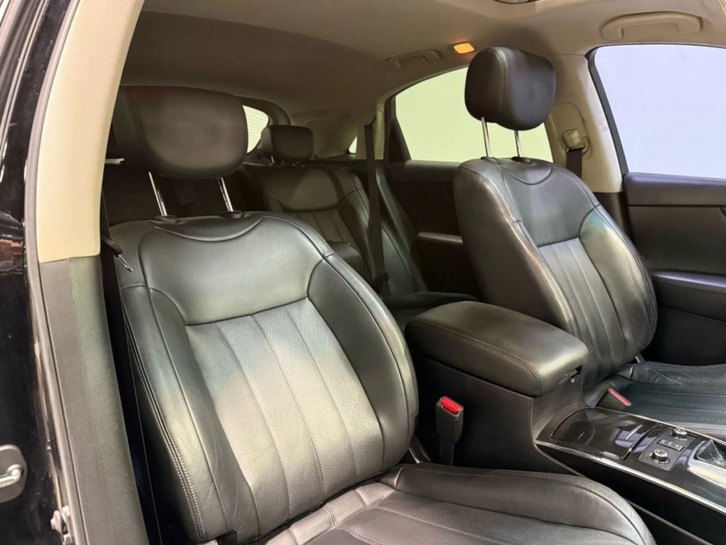 2017 INFINITI QX70 Image 23