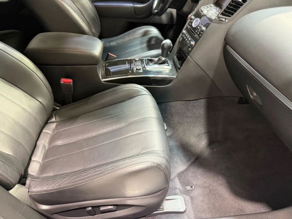 2017 INFINITI QX70 Image 24