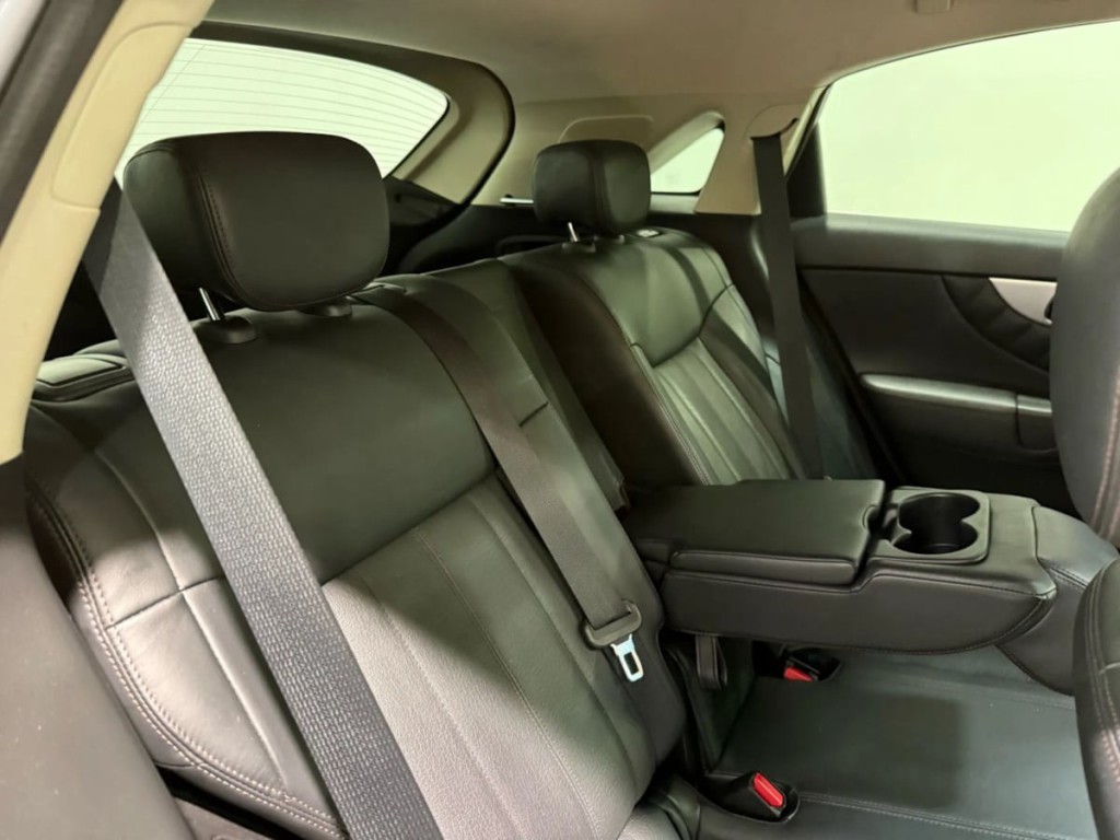 2017 INFINITI QX70 Image 26