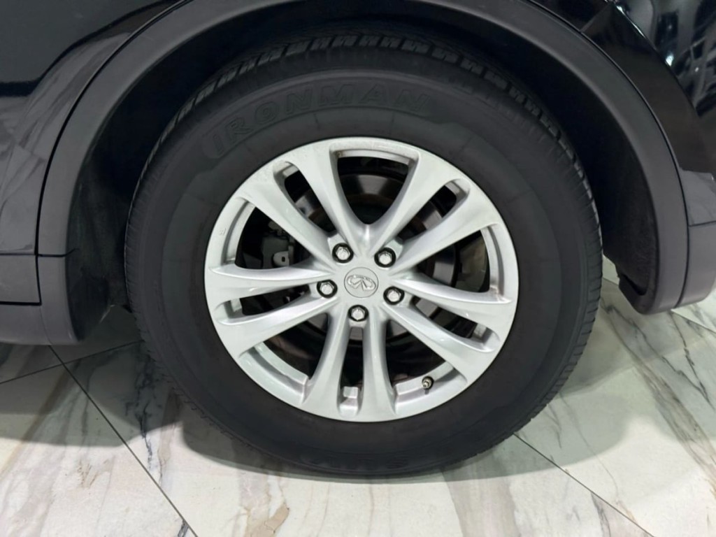 2017 INFINITI QX70 Image 29