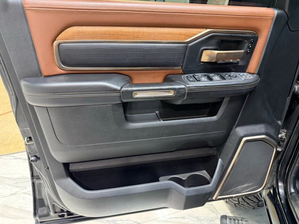 2024 RAM 3500 Image 21