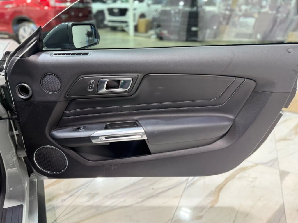 2021 Ford Mustang Image 45