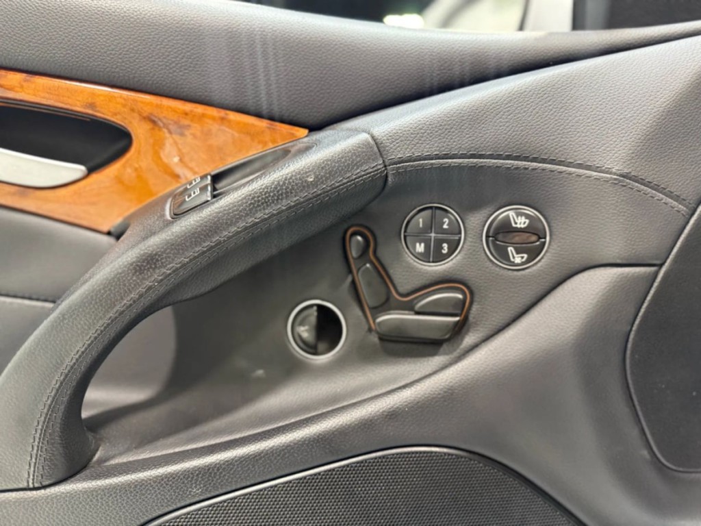 2008 Mercedes-Benz SL-Class Image 31