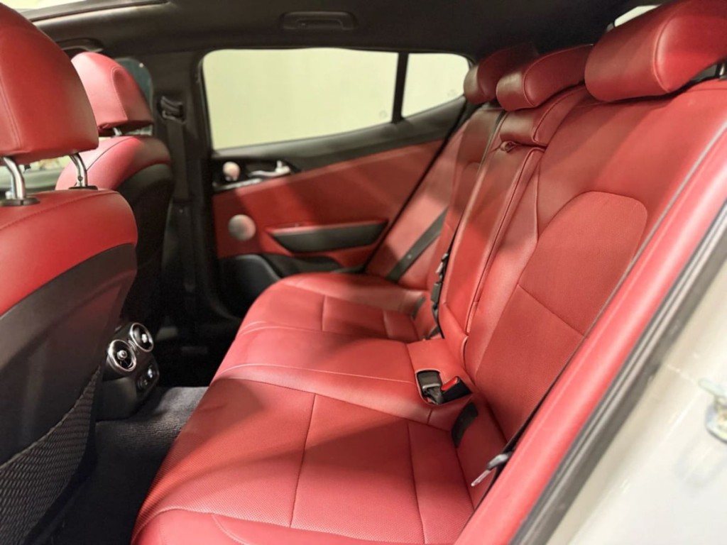 2022 Kia Stinger Image 38