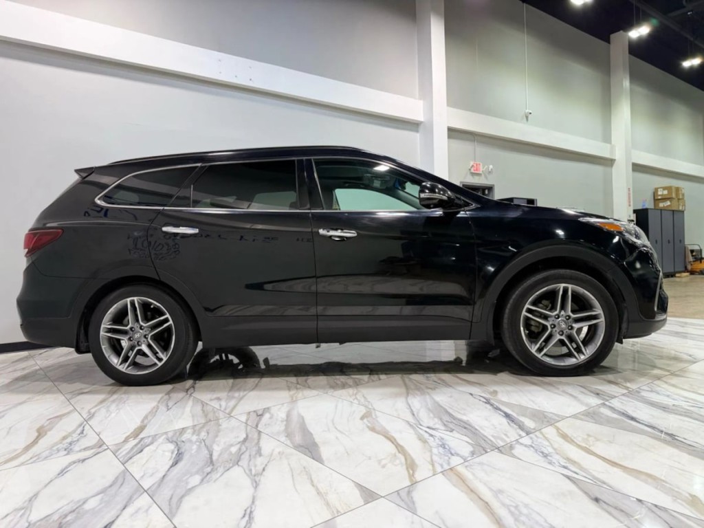 2017 Hyundai Santa Fe Image 3