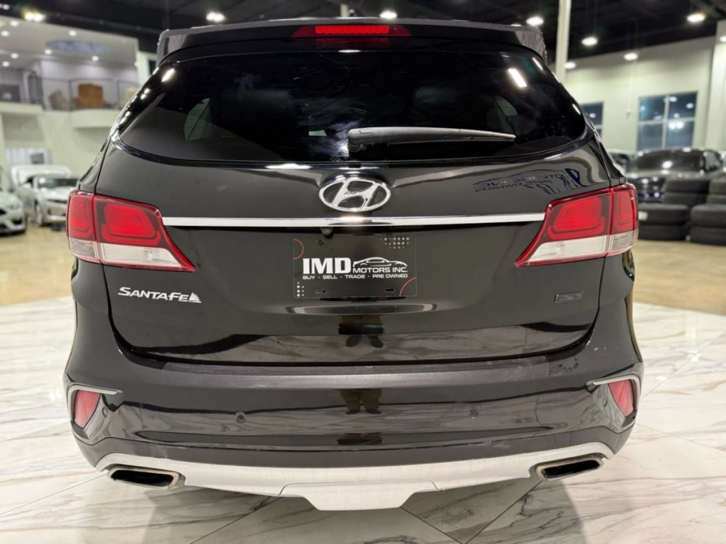 2017 Hyundai Santa Fe Image 4