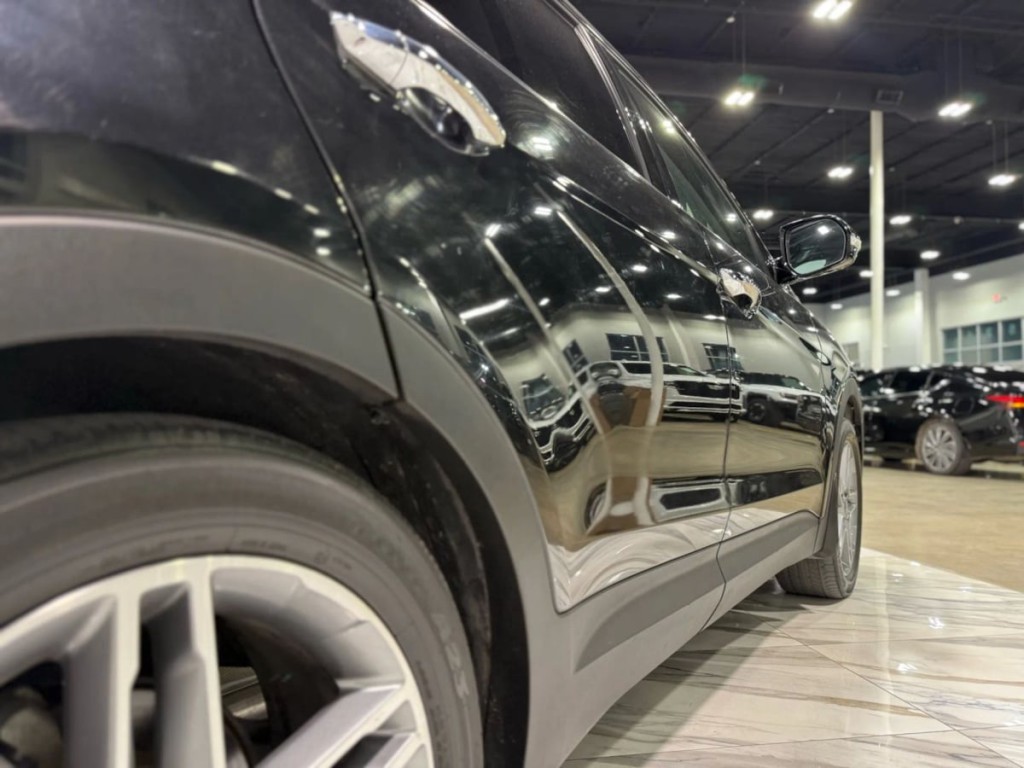 2017 Hyundai Santa Fe Image 9