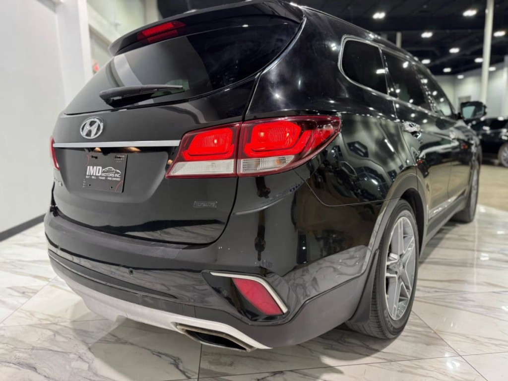 2017 Hyundai Santa Fe Image 10