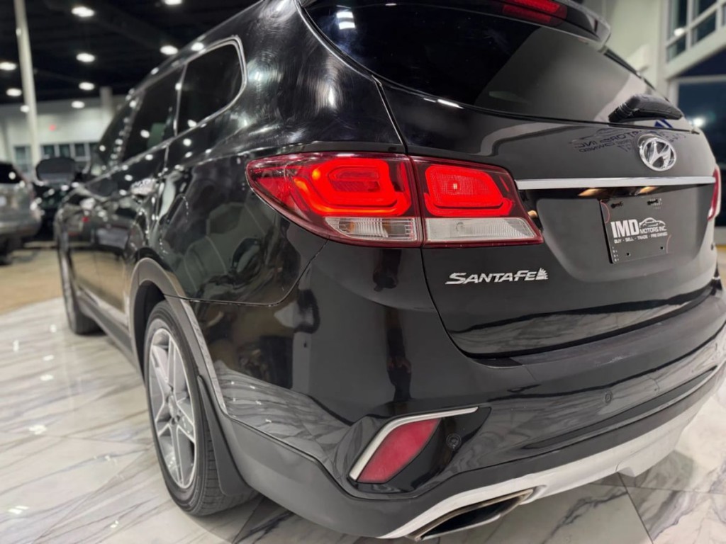 2017 Hyundai Santa Fe Image 11