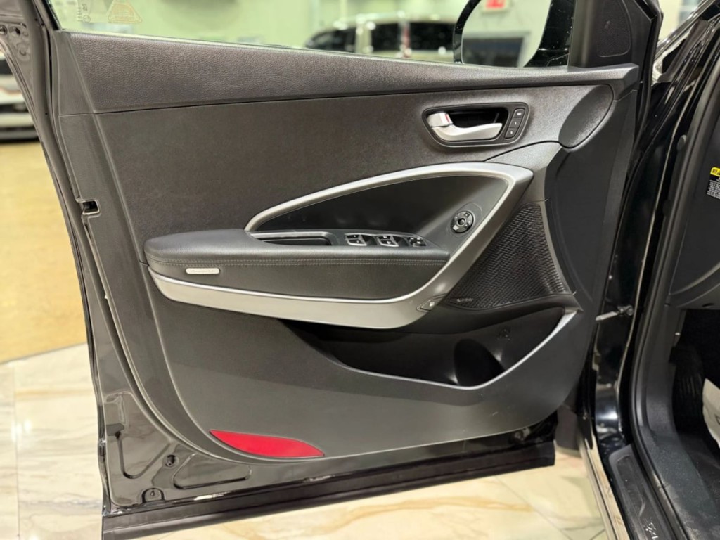 2017 Hyundai Santa Fe Image 15