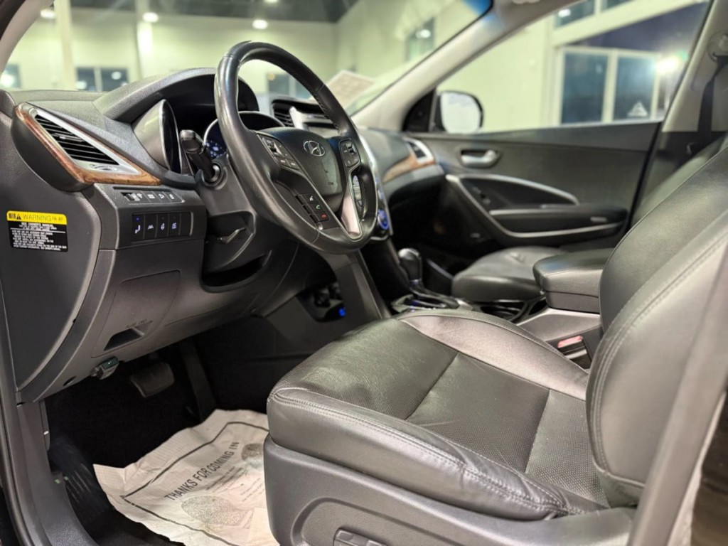 2017 Hyundai Santa Fe Image 16