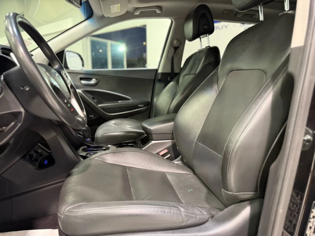 2017 Hyundai Santa Fe Image 17