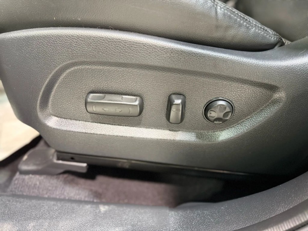 2017 Hyundai Santa Fe Image 18