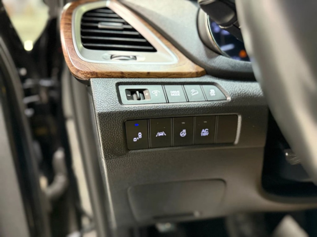 2017 Hyundai Santa Fe Image 19