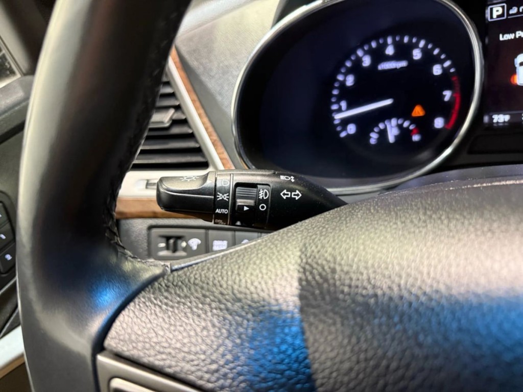 2017 Hyundai Santa Fe Image 21