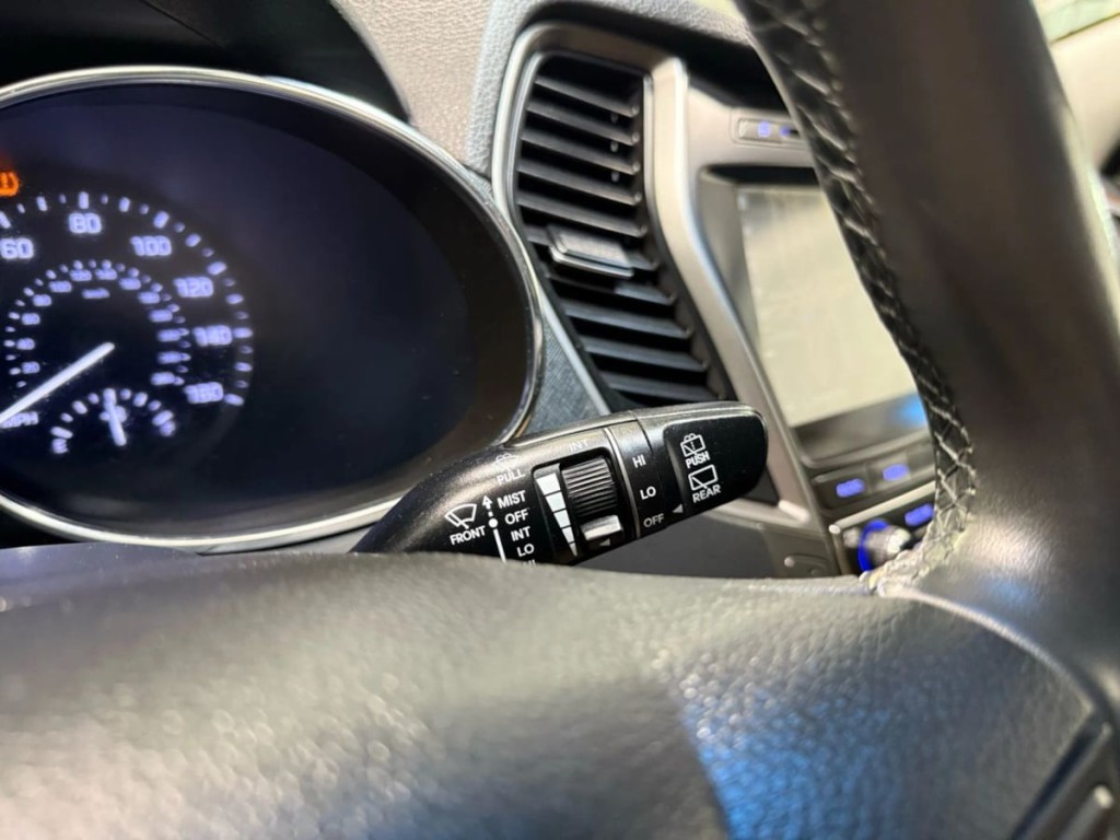 2017 Hyundai Santa Fe Image 22