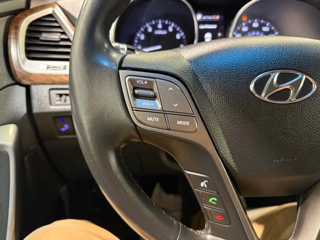 2017 Hyundai Santa Fe Image 23