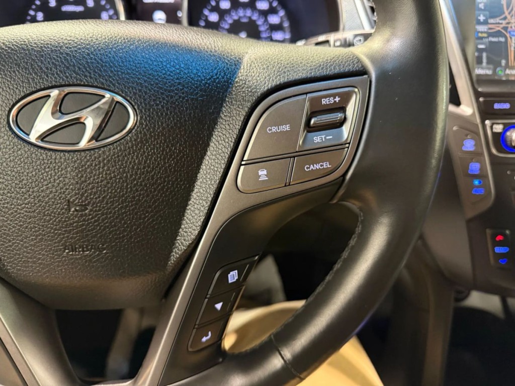 2017 Hyundai Santa Fe Image 24