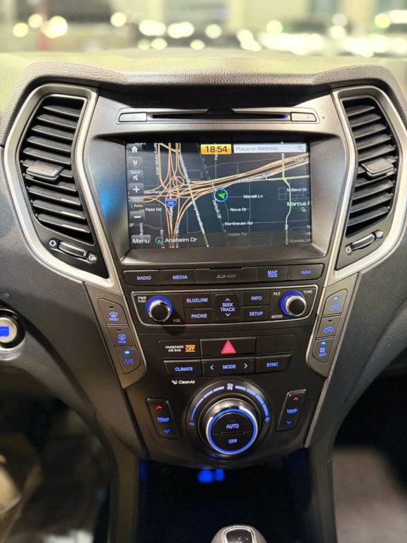 2017 Hyundai Santa Fe Image 25