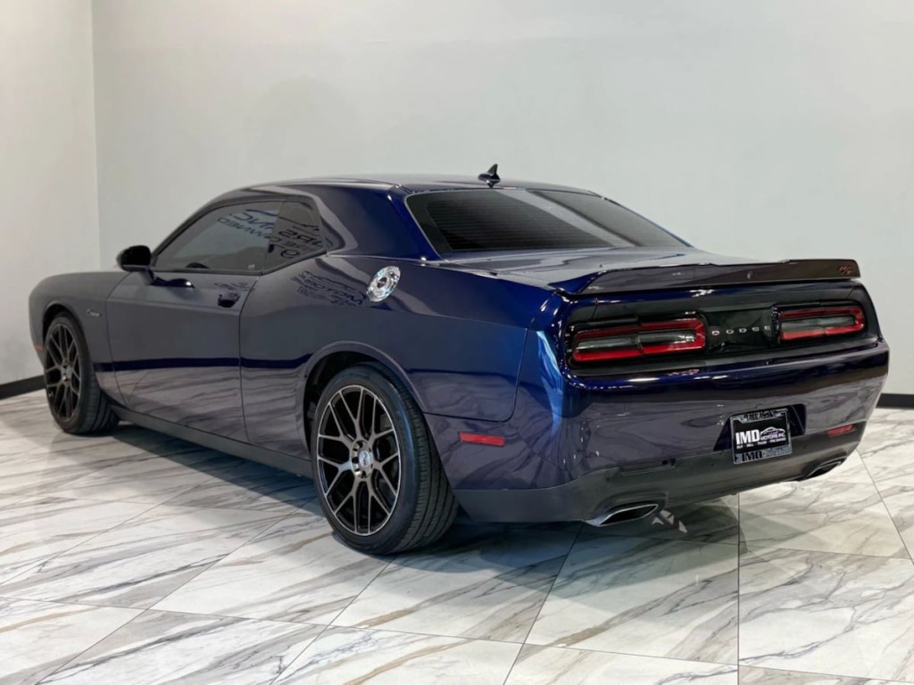 2016 Dodge Challenger Image 10