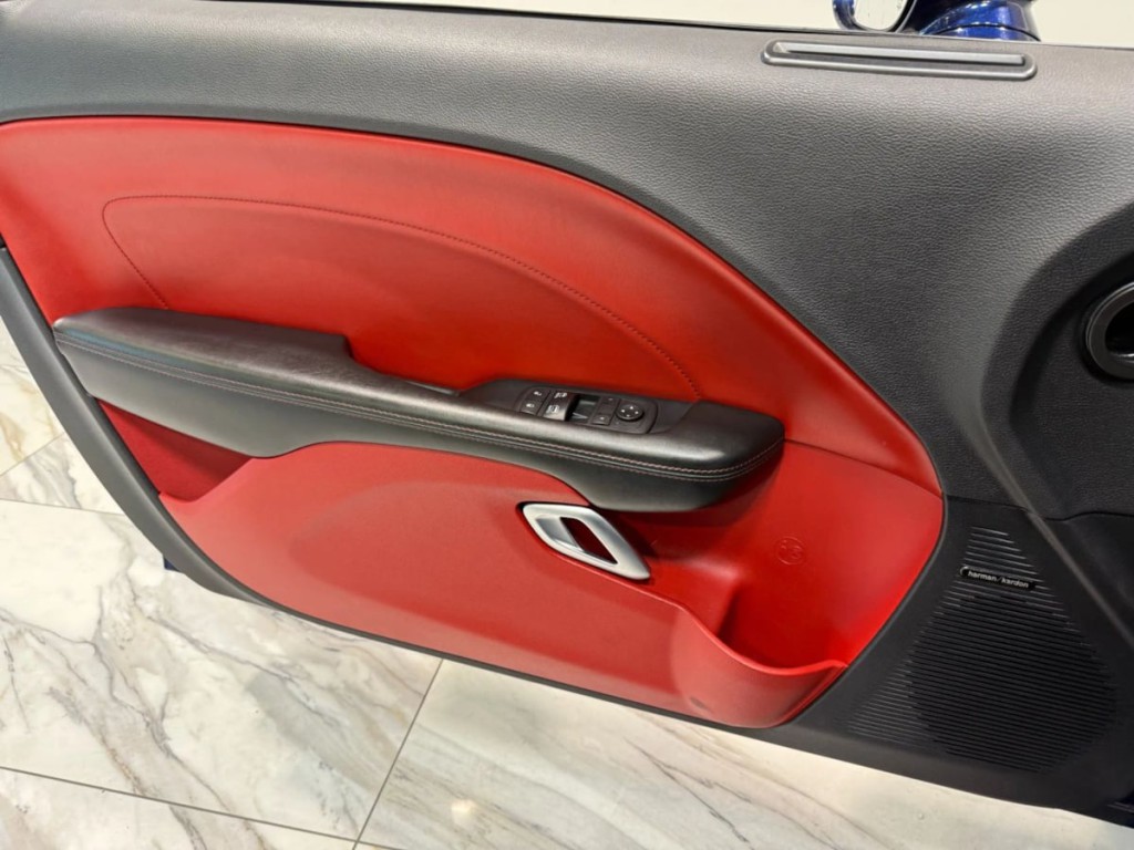 2016 Dodge Challenger Image 12