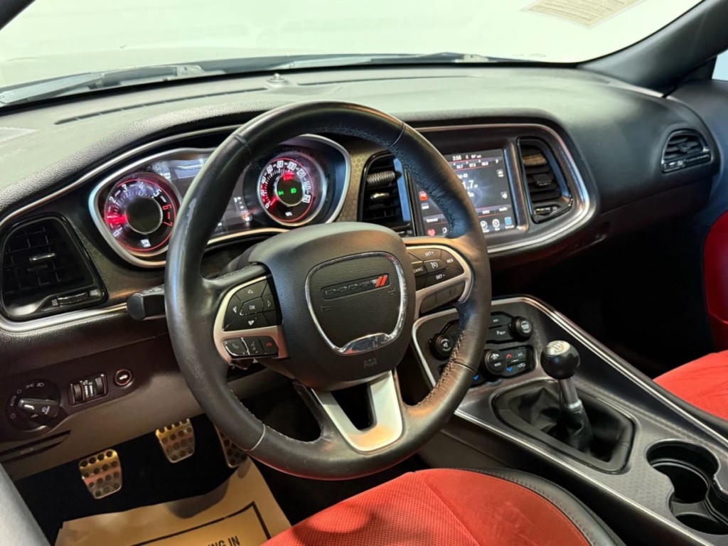 2016 Dodge Challenger Image 14