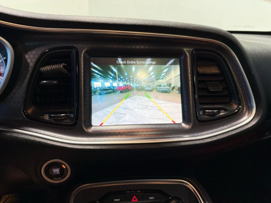 2016 Dodge Challenger Image 21