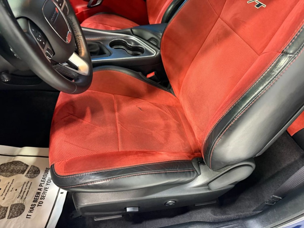 2016 Dodge Challenger Image 24