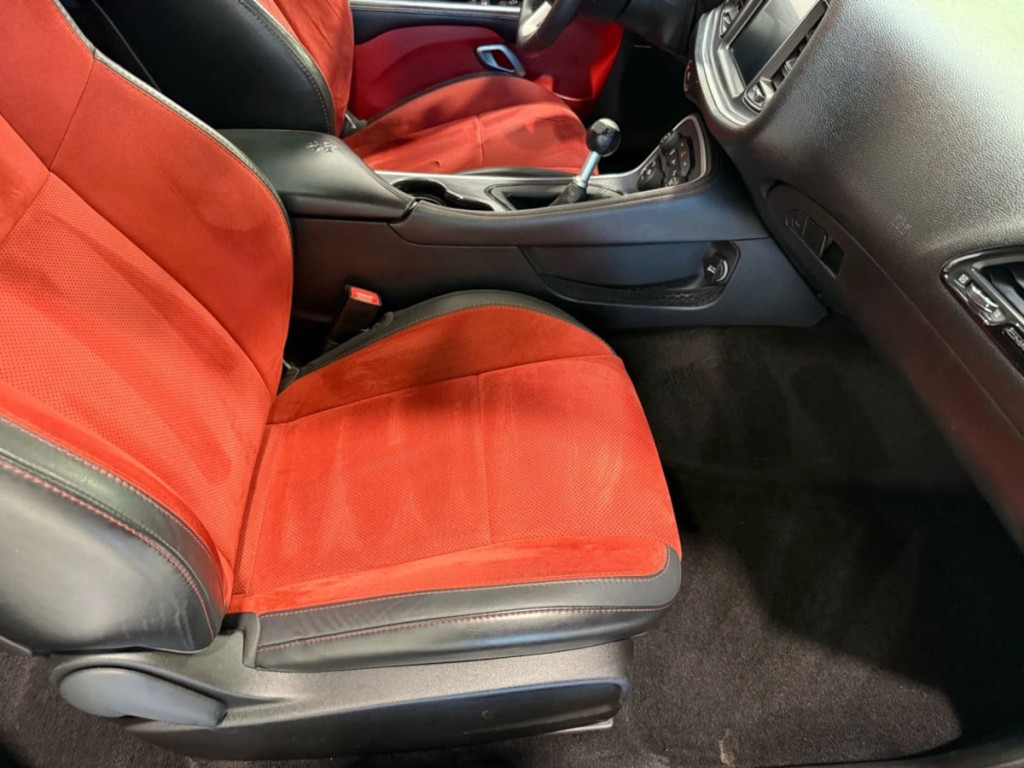 2016 Dodge Challenger Image 30